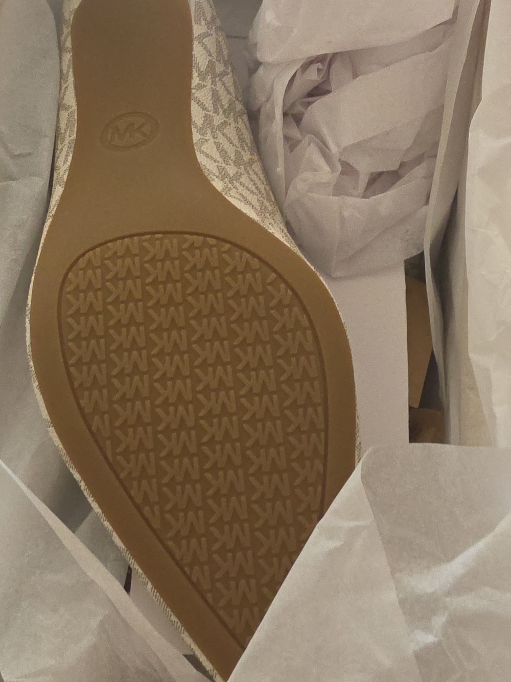 Michael Kors Alina Flex Kitten Heel Pump in Vanilla/Light Beige 9.5 - Picture 5 of 5